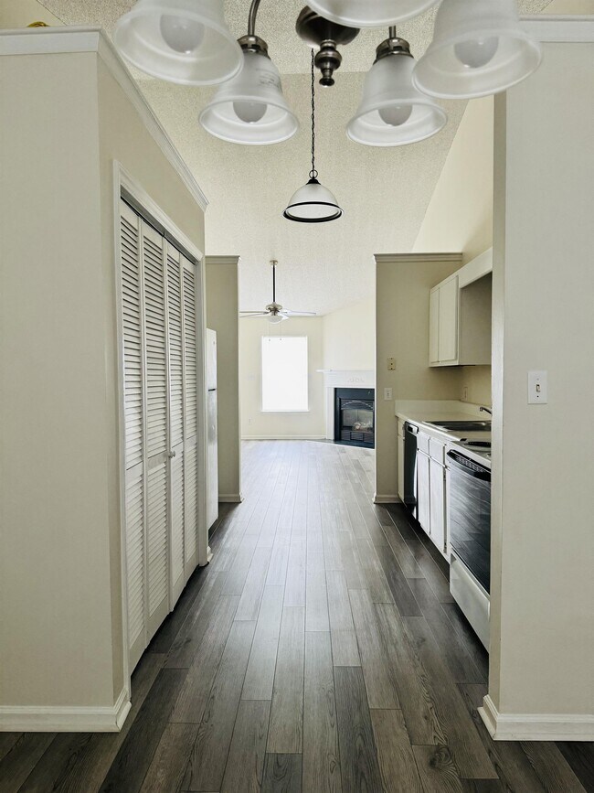 Foto del edificio - 2607 Bluff View Dr