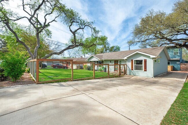 Foto del edificio - 5000 Lansing Dr