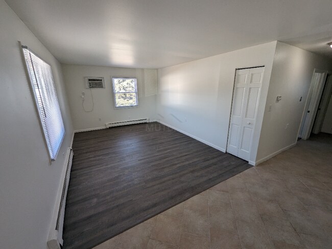 Building Photo - 38550 Meadowdale St