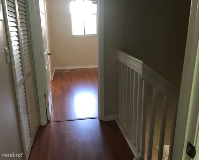 Building Photo - 2 br, 2.5 bath  - 10561 SW 6th St