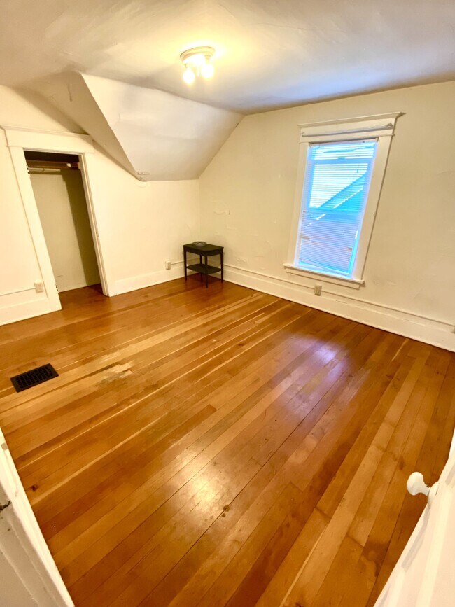 Building Photo - 5633 Brooklyn Ave NE #1 Seattle, WA 98175 ...