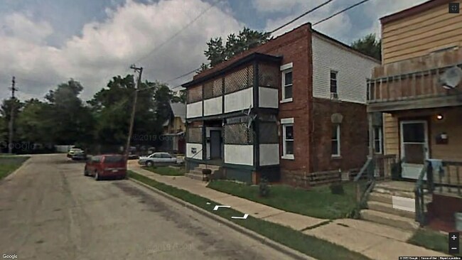 Building Photo - 1320 Home Pl