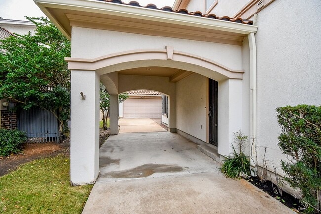 Foto del edificio - 3015 Bonnebridge Way Blvd