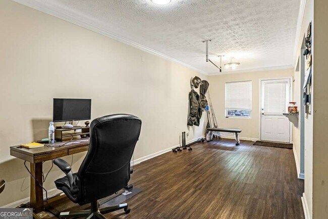 Building Photo - 105 N River Dr