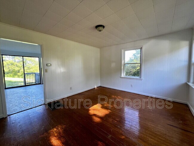 Foto del edificio - 414 Bryant Rd