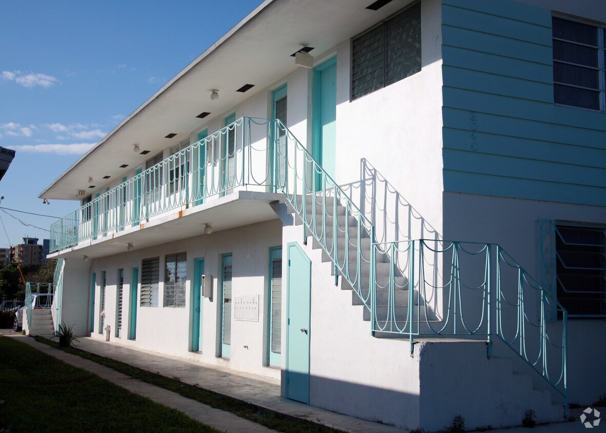 Building Photo - 2040 NE 169th St