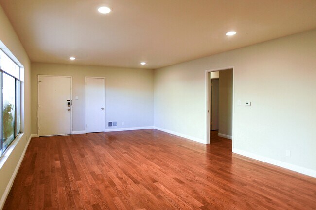 Foto del edificio - 1323 Ridgeley Dr