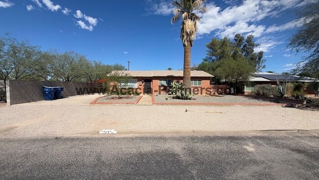 Building Photo - Three Bedroom Ranch Style Home