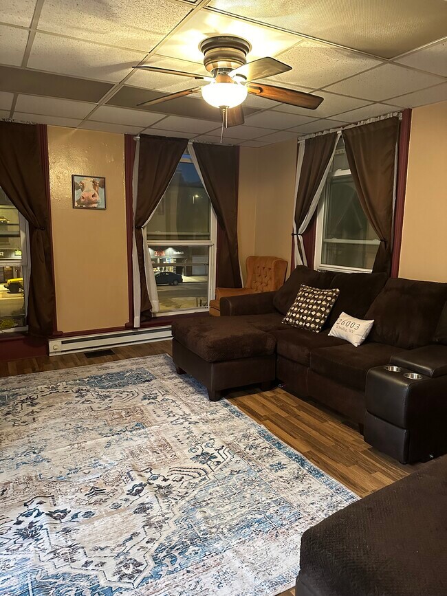 Living room - 1061 Market St