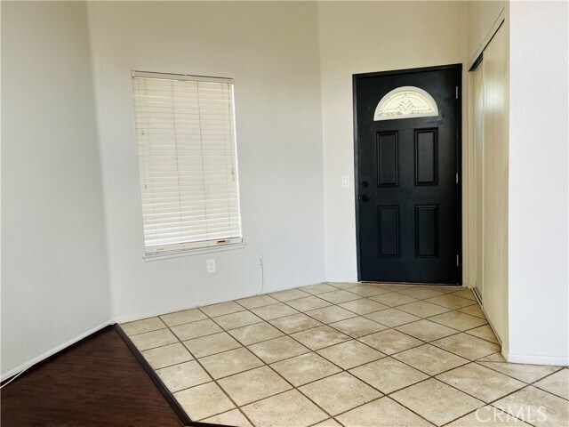 Foto del edificio - 16 Town and Country Rd
