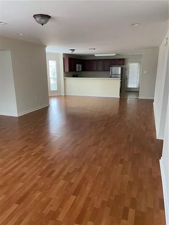 Building Photo - 533 Versailles Blvd