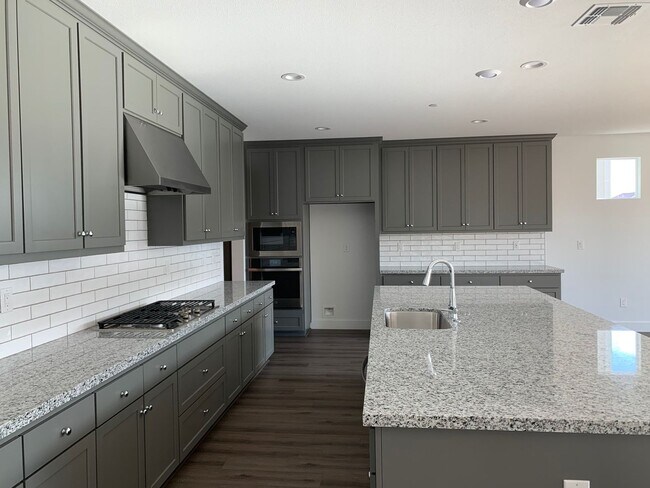 Foto del edificio - Home In Tracy Hills - Tenant occupied DO N...