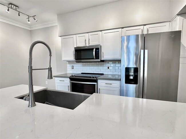 Building Photo - 15200 Memorial Dr