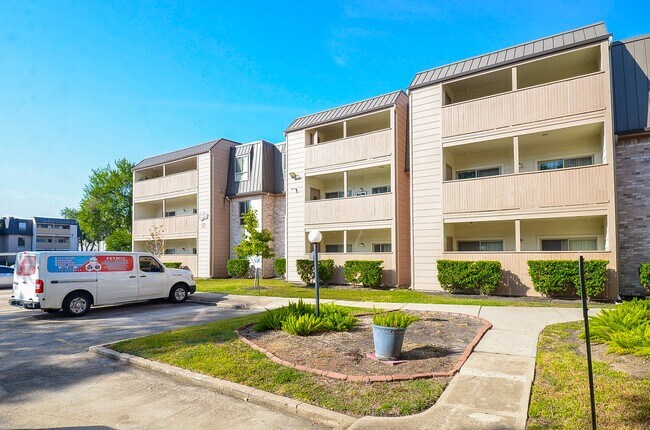 Foto del edificio - 8415 Hearth Dr