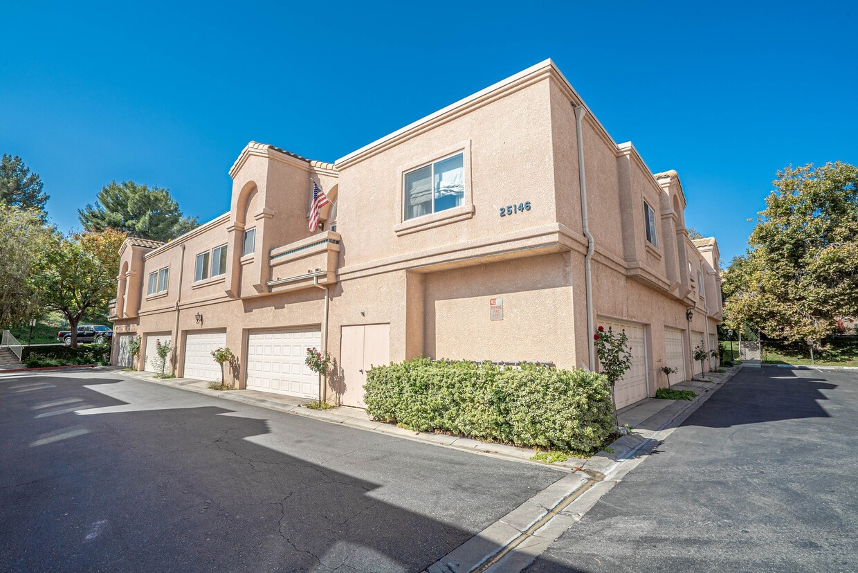 Primary Photo - Diamond Head 2 Bedroom Townhome in Stevens...