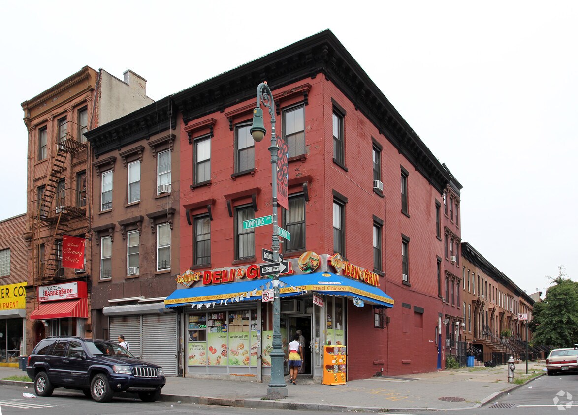 Foto principal - 491 Tompkins Ave