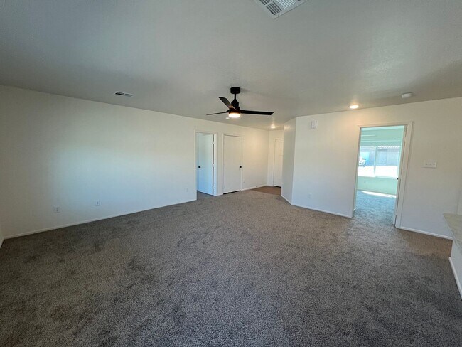 Building Photo - NEWER 3 BEDROOM HOME!