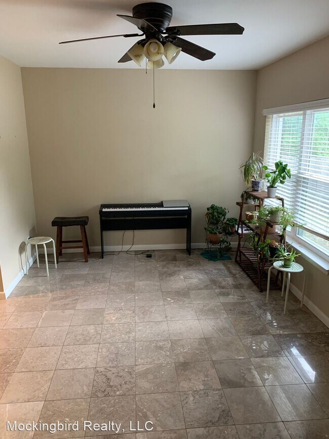 Building Photo - 4 br, 2.5 bath House - 8410 Tiffany Dr