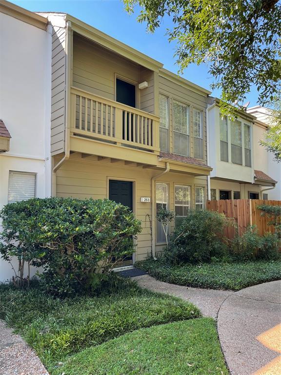 Foto del edificio - 2100 Tanglewilde St