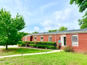 Building Photo - 2512 Hendricks Ave