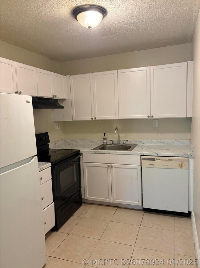 Foto del edificio - 318 Meadows Cir