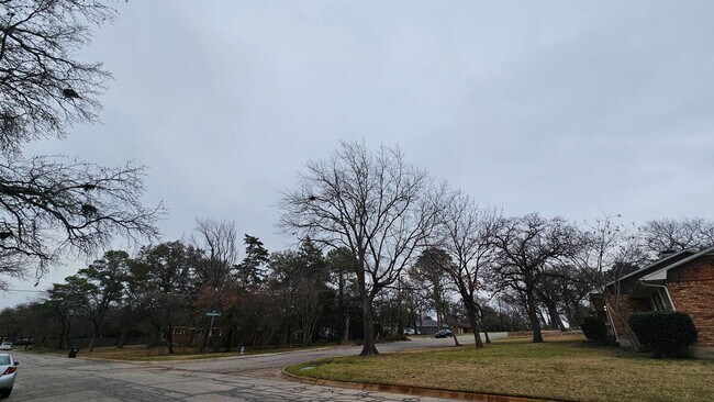 Foto del edificio - 2115 Glenwood Ln