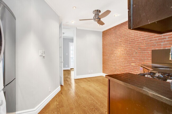 Foto del edificio - 219 E 23rd St