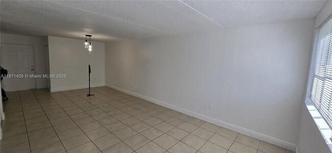 Foto del edificio - 6195 NW 186th St