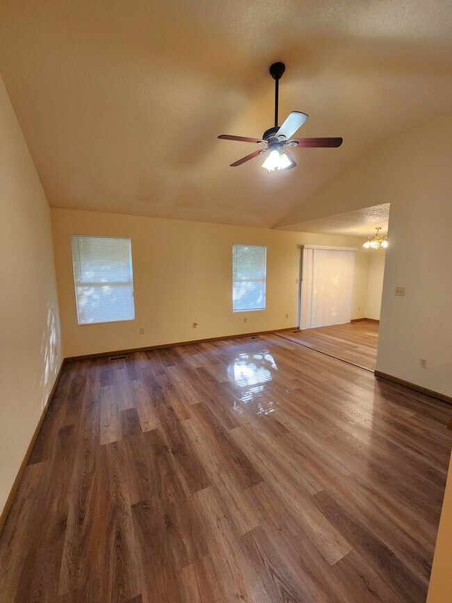 Foto del edificio - 3402 SE Golden Ave