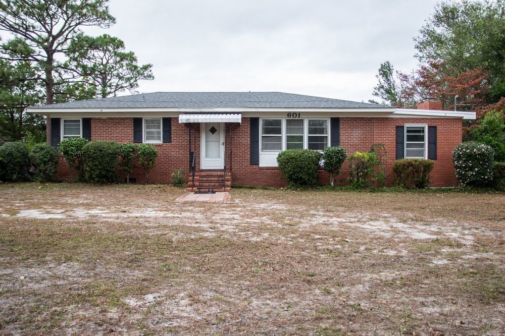 Primary Photo - 601 Parkway Blvd