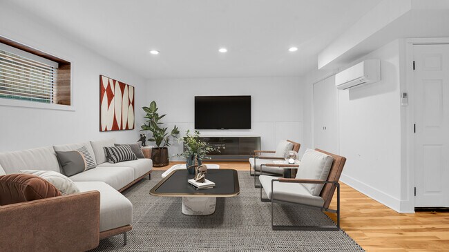 living room - 8325 SW Terwilliger Blvd House