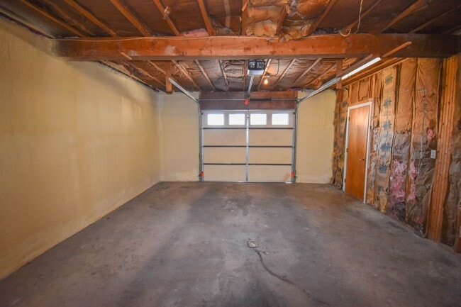 Foto del edificio - Two Bedroom in Jersey Shore with 1-Car Garage!