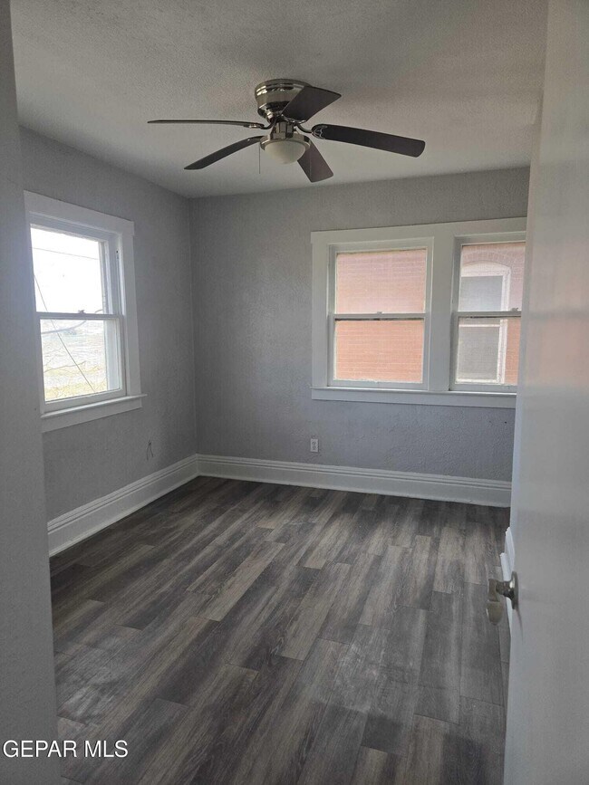 Foto del edificio - 515 W Missouri Ave