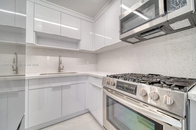 Building Photo - 7101 SW 89th Ct