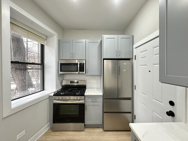 Building Photo - 442 W Belden Ave