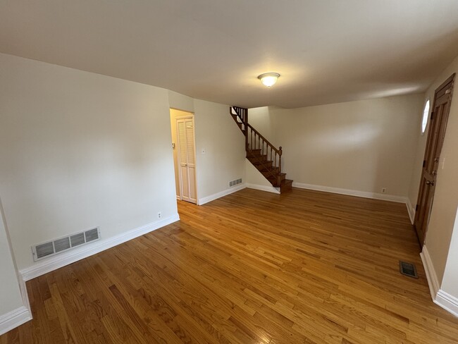 Foto del edificio - 5146 W Dakin St