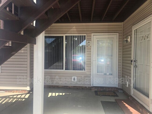 Foto del edificio - 702 Westbrook Ct