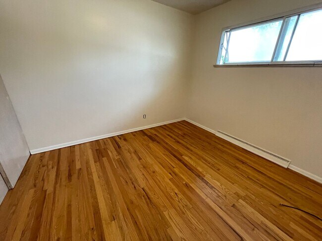 Foto del edificio - 3-Bedroom Standalone Home with Fenced Yard...