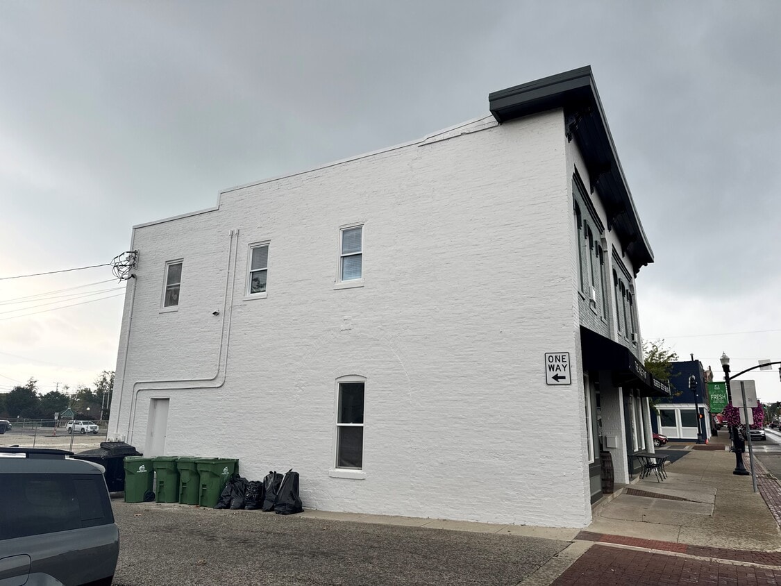 Side of Building - 211 E 5th St
