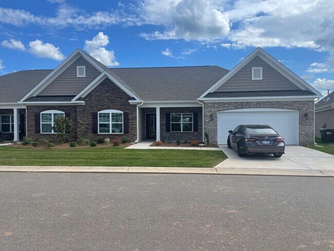 Building Photo - 3 Bedroom End Unit Townhome - New Construc...