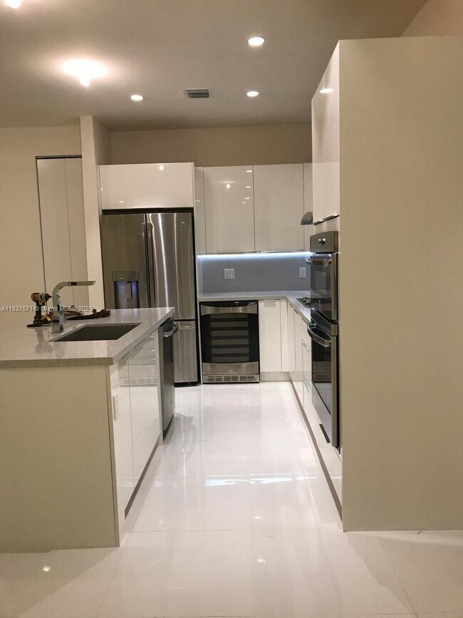 Foto del edificio - 10220 NW 63rd Terrace