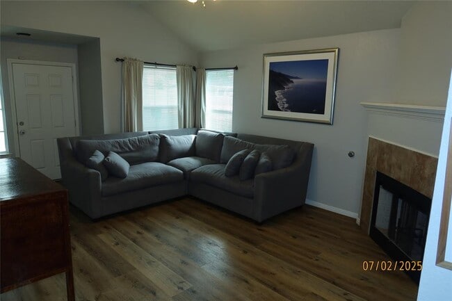 Building Photo - 305 Duprie Dr