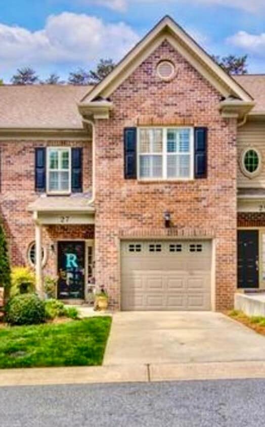 Foto principal - COMING SOON! Immaculate 3 bedroom/2.5 bathroom in Tanner Woods!