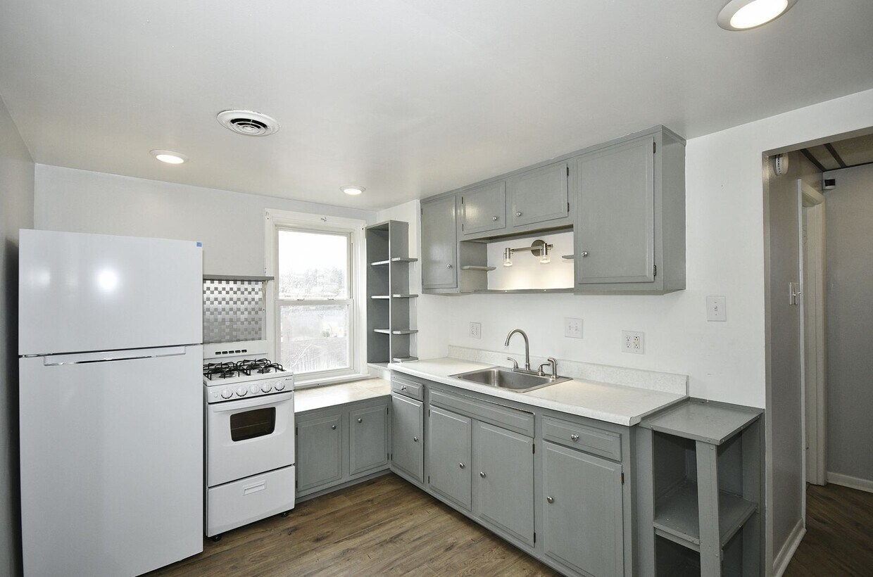 133 W Virginia Ave Unit Second Floor, Munhall, PA 15120 Room for Rent in Munhall, PA