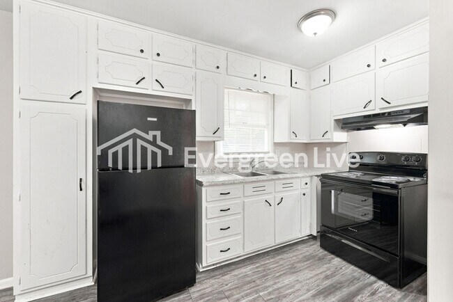 Foto del edificio - 1021 Hagwood Rd