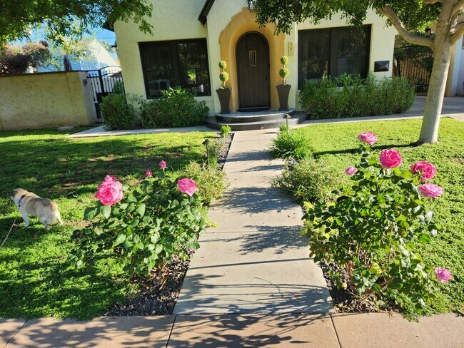 Foto del edificio - 521 W Cypress St