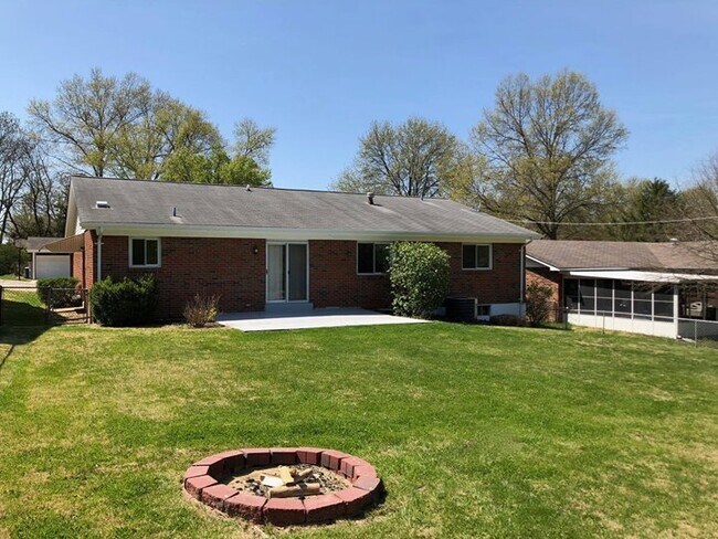 Building Photo - 1239 Dorne Dr