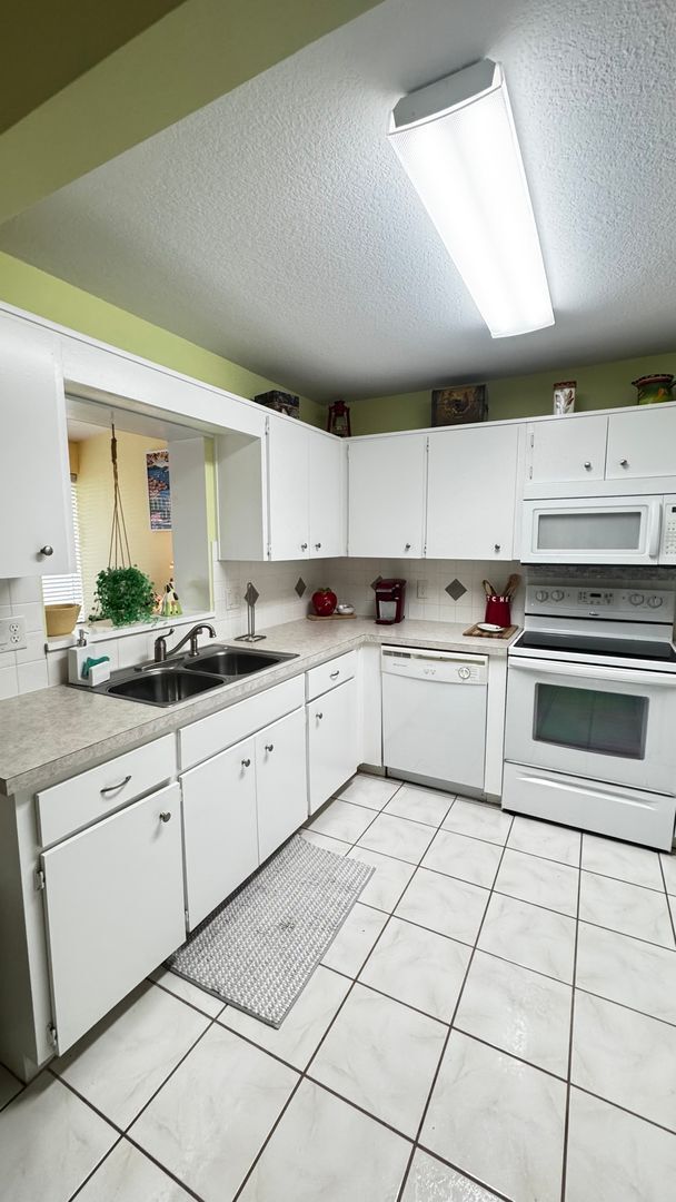 Foto del edificio - 8670 SW 97th St