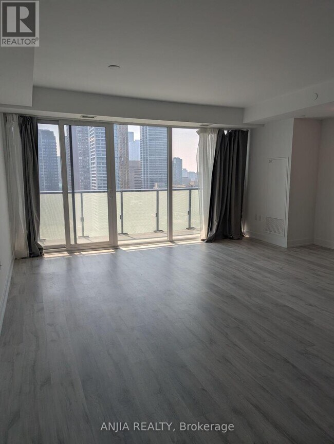 Photo du bâtiment - 575-2575 Bloor St E