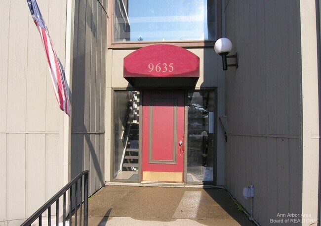 Foto del edificio - 9635 Bayview Dr